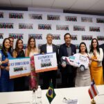 Governador se reúne com prefeito de Santa Maria da Vitória e entrega veículo e equipamentos para saúde