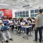 Bahia alcança liderança nacional em taxa de escolarização entre adolescentes