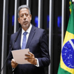 Câmara adiciona projeto de mudanças no Imposto de Renda e aprova em votação simbólica