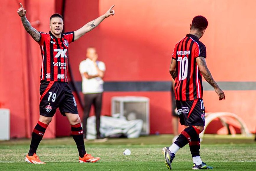 GOLAÇO DE RENATO KAYZER LEVA O VITÓRIA À 15ª COLOCAÇÃO NO BRASILEIRO