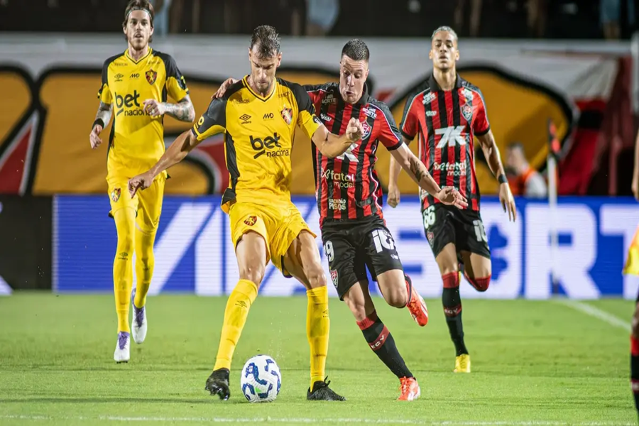 Em final de jogo ‘maluco’, com três gols após os 44 minutos, Vitória empata por 2 a 2 com o Sport