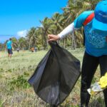 Mutirão de limpeza vai mobilizar 100 voluntários nas praias de Piatã e Arembepe