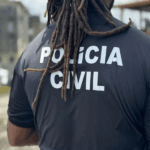 Jovem é presa após tentar matar filha bebê sufocada com travesseiro na Bahia