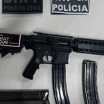 Homem é preso com fuzil e carregadores durante travessia do ferry boat em Salvador