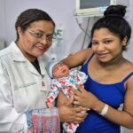 Mãe de primeira viagem tem bebê com mais de 4 kg em parto natural no Hospital Materno-Infantil de Ilhéus