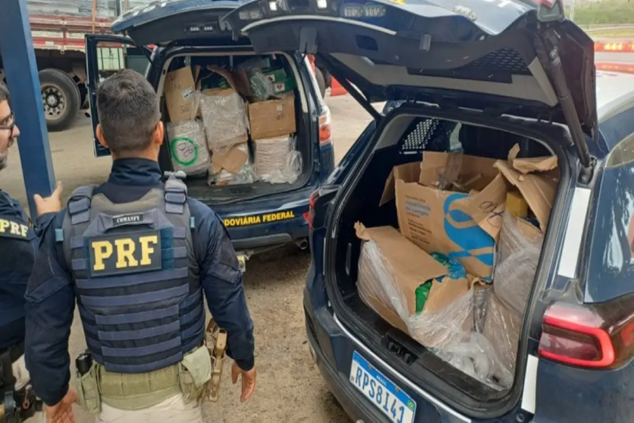 Ação apreende mais de 330 kg de drogas escondidas em caminhão que passava por Feira de Santana