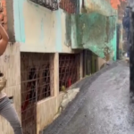 Polícia estoura ponto de armazenamento de armas e drogas de grupo associado ao Comando Vermelho em Salvador