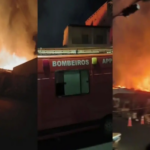 Incêndio destrói carpintaria e marcenaria na Feira da Madeira em Feira de Santana
